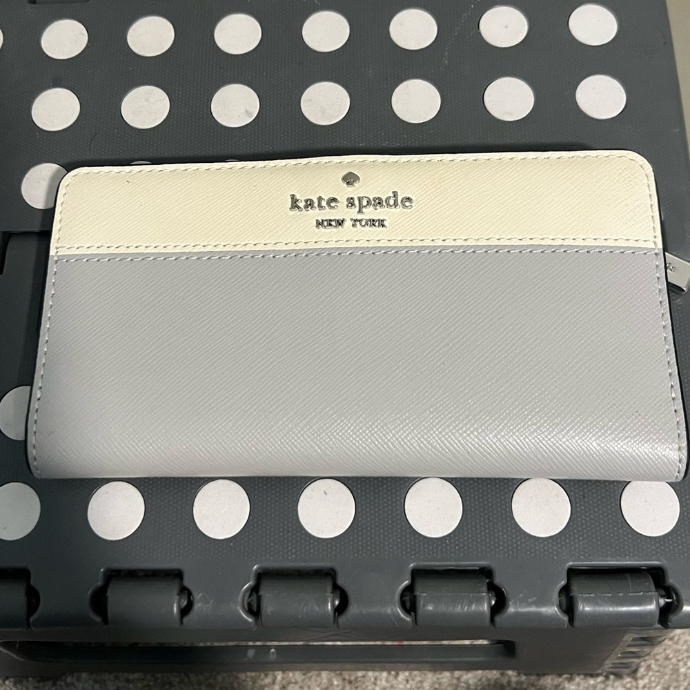Kate Spade Two-Tone Gray and Cream Wallet